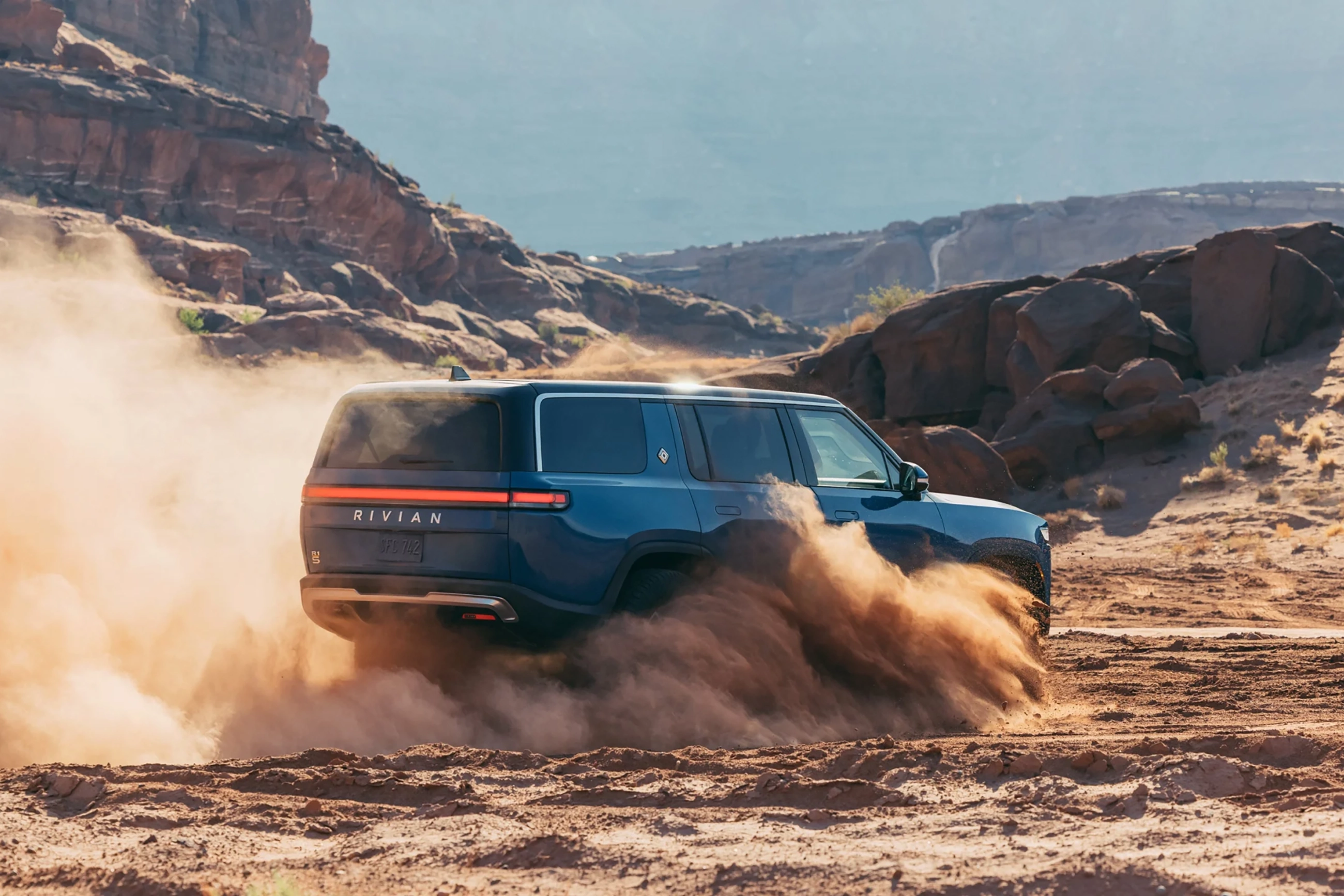 Rivian R1S gallery 3